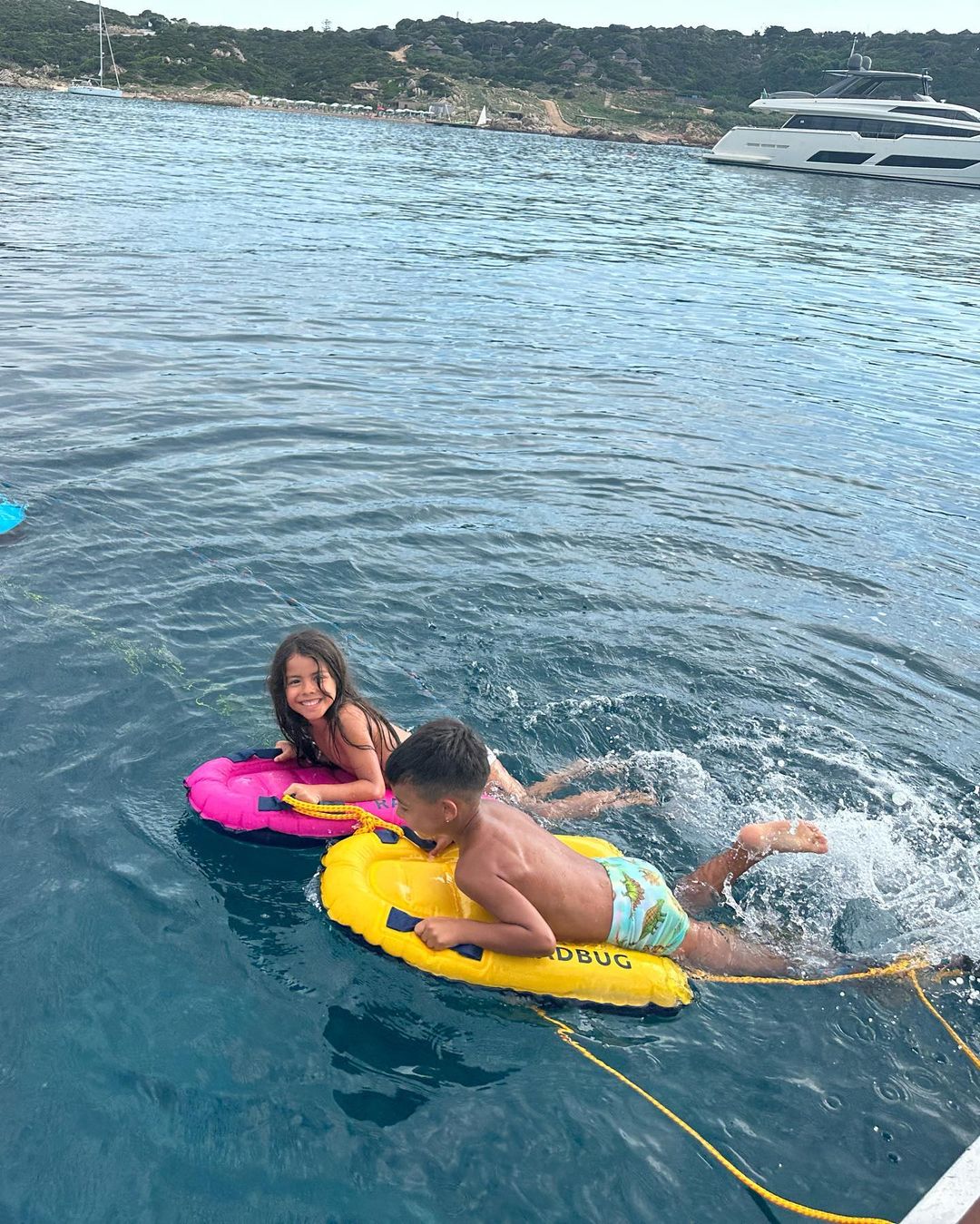 Cristiano Ronaldo passa férias em iate avaliado em R$ 55 Milhões: confira as fotos
